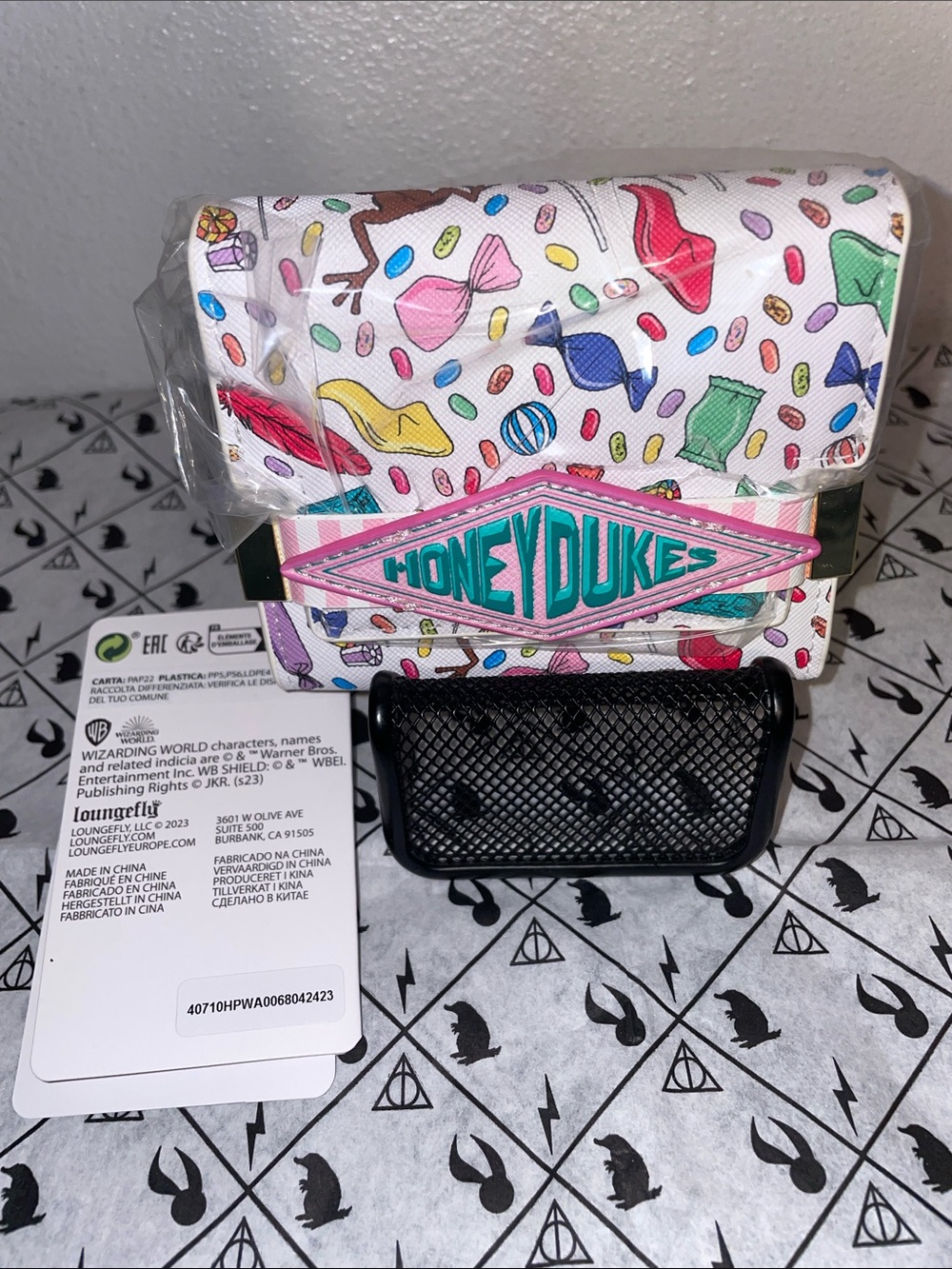 Exclusive Loungefly Harry Potter Sweet Shop Honeydukes Crossbody and Wallet Set - Picture 12 of 15